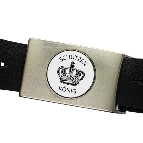 Vereinsgürtel aus schwarzem Leder mit silbernem Kastenschloss und Emblem Vereinsgürtel aus schwarzem Leder mit rechteckigem silbernem Kastenschloss und rundem Emblem mit Krone sowie Schriftzug Schützen König