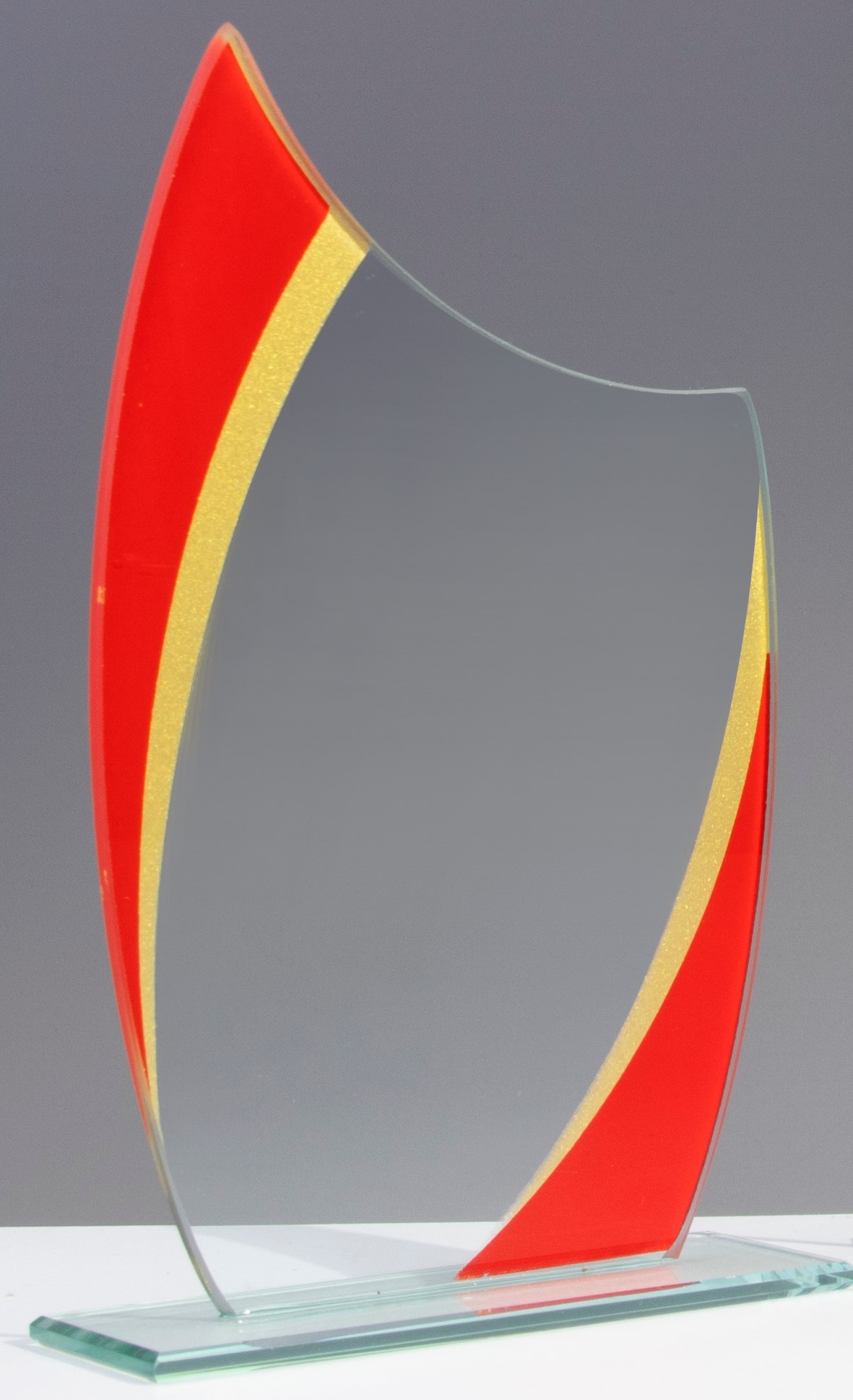 Glastrophäe rot-gold / H 176 mm x B 110 mm