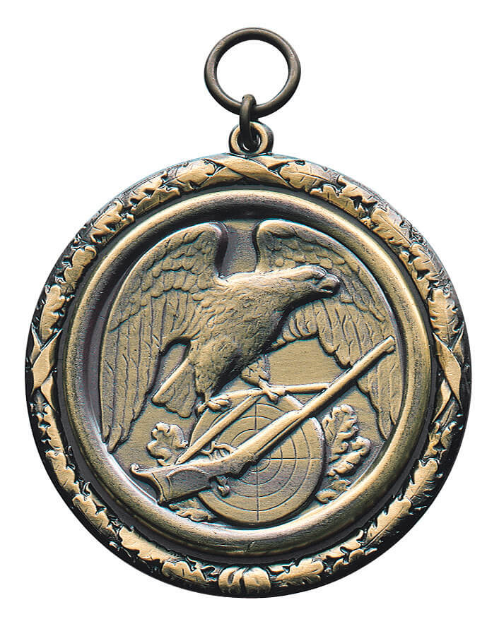 Anhänger mit Auflage 10584 vergoldet mit Eichenlaubkranz und Schützenadler Runder vergoldeter Anhänger mit Eichenlaubkranz, Öse und Ring sowie mittiger Auflage mit Schützenadler über Gewehr und Zielscheibe in altsilberfarbener Optik.