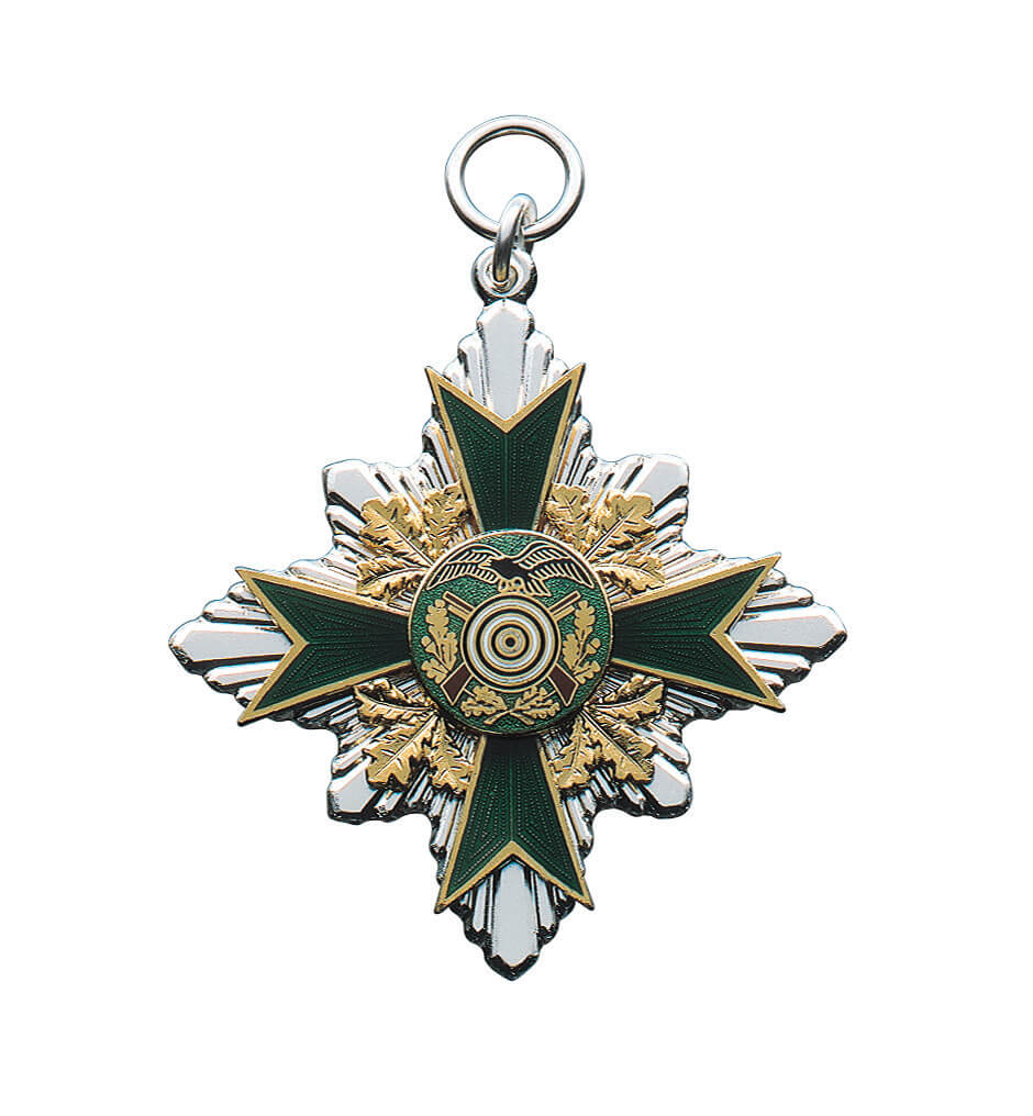 Schützenorden Stern und Kreuz grün, versilbert mit Auflage Versilberter Orden in Stern- und Kreuzform mit grünen Armen, goldfarbener Einfassung und runder Auflage mit Schützenscheibe in der Mitte.