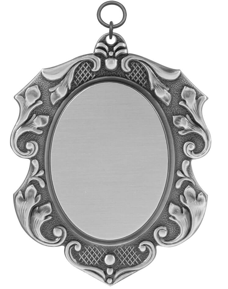 Kettenschild mit verziertem Rand und ovaler Gravurfläche in Altsilber Schild mit runder Fläche als Kettenschild in altsilberfarbener Optik, mit ovaler Gravurfläche, ornamental verziertem Rand sowie Öse und Ring zum Anhängen
