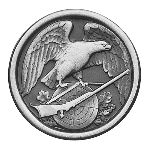 Auflage vergoldet mit Splint Ø 42 mm mit Adler und Gewehr Runde Auflage vergoldet mit Splint Ø 42 mm mit Adler über Gewehr und Zielscheibe im Relief