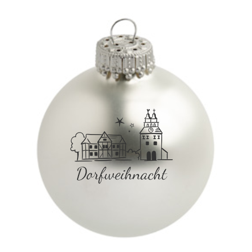 Hövelhof Dorfweihnacht Weihnachtskugel mit Ortsmotiv Weiße Weihnachtskugel aus Glas mit silberner Aufhängung und schwarzem Druckmotiv „Dorfweihnacht“ mit Gebäuden, Kirchturm und Sternen als Hövelhof Dorfweihnacht Weihnachtskugel