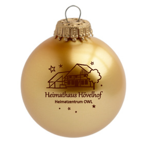 Hövelhof Heimathaus Weihnachtskugel mit Motiv Heimathaus Hövelhof Goldfarbene Weihnachtskugel aus Glas mit Aufhänger und aufgedrucktem Motiv des Heimathauses Hövelhof sowie dem Schriftzug Heimathaus Hövelhof, Heimatzentrum OWL.
