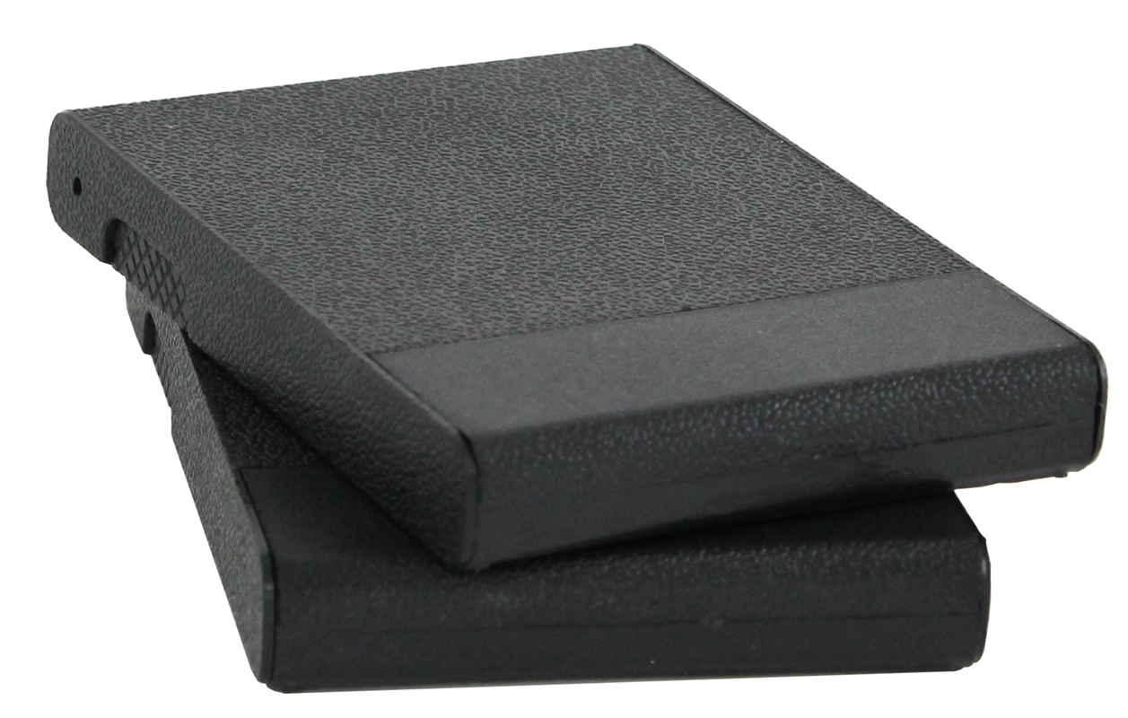 EinzigArt Etui für Medaillen, rechteckig Rechteckiges Medaillen-Etui von EinzigArt mit strukturierter Oberfläche und aufgeklapptem Deckel in dunkler Ausführung.