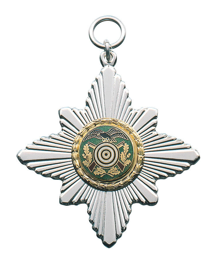 Orden mit Auflage Zielscheibe mit Adler und Gewehren Silberfarbener, sternförmiger Orden mit Ringaufhängung und runder Auflage in der Mitte: Zielscheibe mit Adler und gekreuzten Gewehren, geeignet für individuelle Gravur.