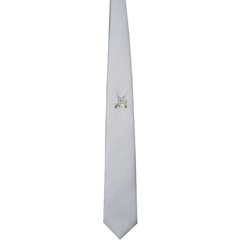 Schützenkrawatte in Hellgrau mit gesticktem Motiv Hellgraue Schützenkrawatte mit dezentem Diagonalmuster und kleinem gesticktem Schützenmotiv im unteren Bereich.