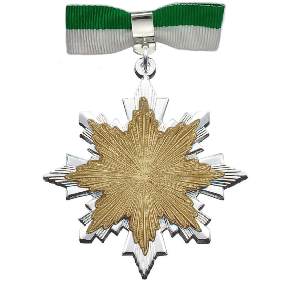Orden ohne Auflage, vergoldet und versilbert, mit grün-weißer Stoffschleife Orden ohne Auflage in sternförmiger Ausführung, vergoldet und versilbert, mit Öse und Ring an einer grün-weißen Stoffschleife mit Sicherheitsnadel