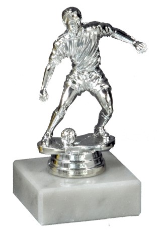 Fussballfigur - silber / Höhe 120 mm, auf weißem Marmorsockel