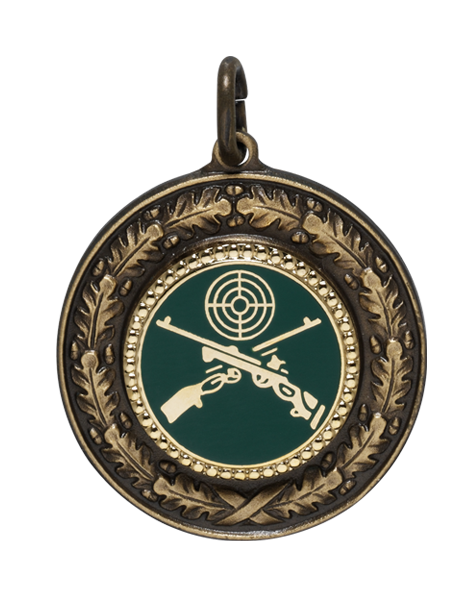 Anhänger mit Eichenlaubkranz und Schützenmotiv Runder Anhänger in Bronzeoptik mit breitem Eichenlaubkranz, Öse und Ring. In der Mitte eine grüne Auflage mit gekreuzten Gewehren, Schießscheibe und Handmotiv.