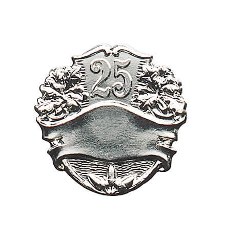 Abzeichen versilbert mit Jubiläumszahl 25 und Gravurfeld Versilbertes Abzeichen mit Eichenlaub, geprägter Jubiläumszahl 25 und freiem Gravurfeld auf der Vorderseite