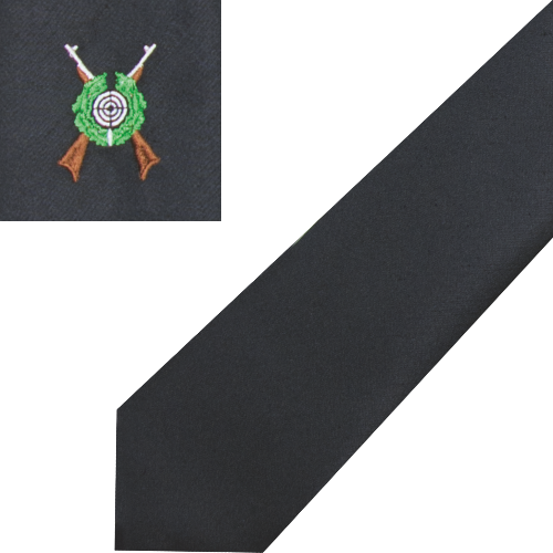 Schützenkrawatte Shantung in Schwarz mit gesticktem Schützenmotiv Schwarze Schützenkrawatte aus Shantung mit gesticktem Motiv aus Zielscheibe, grünem Eichenlaub und gekreuzten Gewehren.