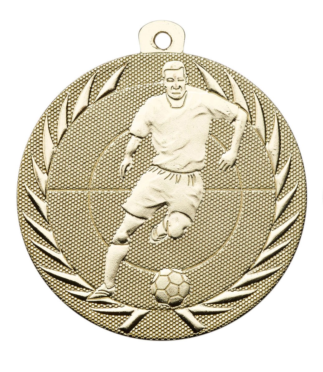Medaille Fußball mit Spieler, Ball und Lorbeerkranz Runde Fußball-Medaille in goldfarbener Optik mit Öse, reliefartigem Spieler mit Ball im Zentrum, strukturierter Oberfläche und Lorbeerkranz am Rand.