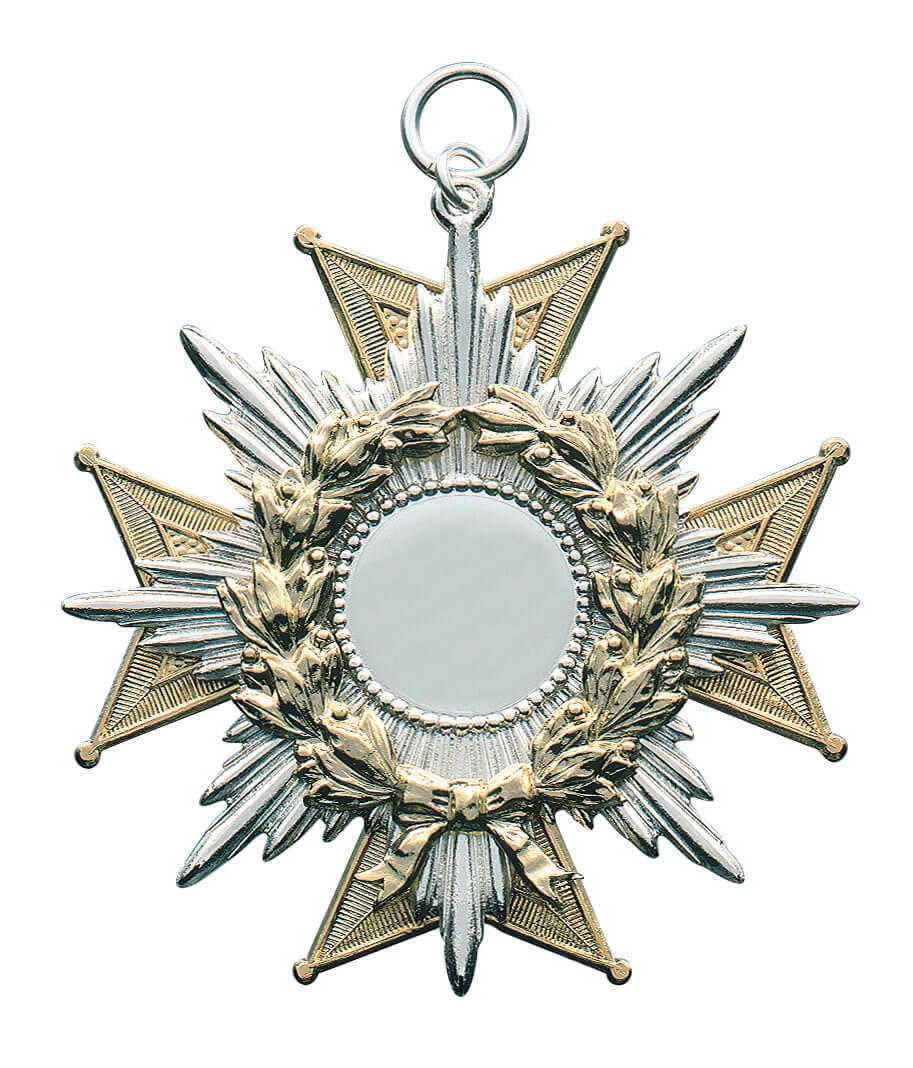 Orden mit Kranz in Sternform mit goldfarbenem Kranz und runder Gravurfläche Orden mit Kranz in Sternform, silberfarben mit goldfarbenem Lorbeerkranz, runder Gravurfläche in der Mitte sowie Öse und Ring zur Befestigung