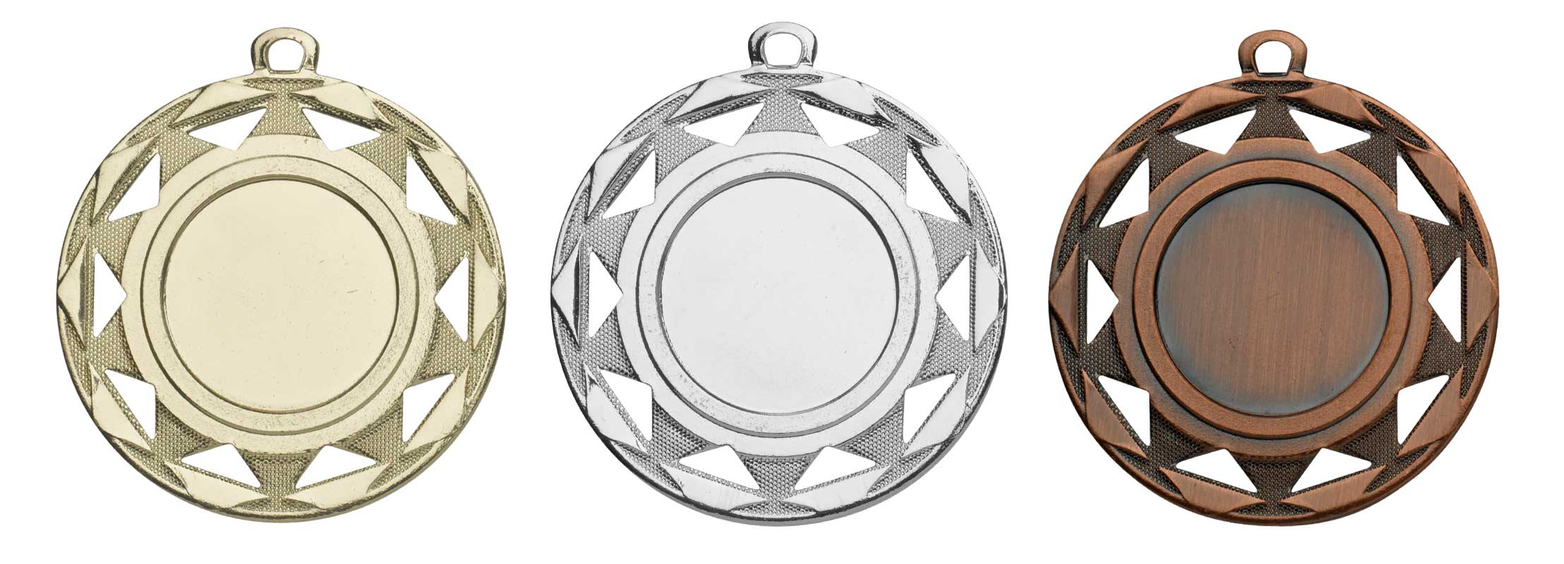Medaille mit dreieckigen Aussparungen in Gold, Silber und Bronze Runde Medaille mit dreieckigen Aussparungen am Rand und mittigem Feld für ein Emblem, dargestellt in Gold, Silber und Bronze mit Aufhängung oben.