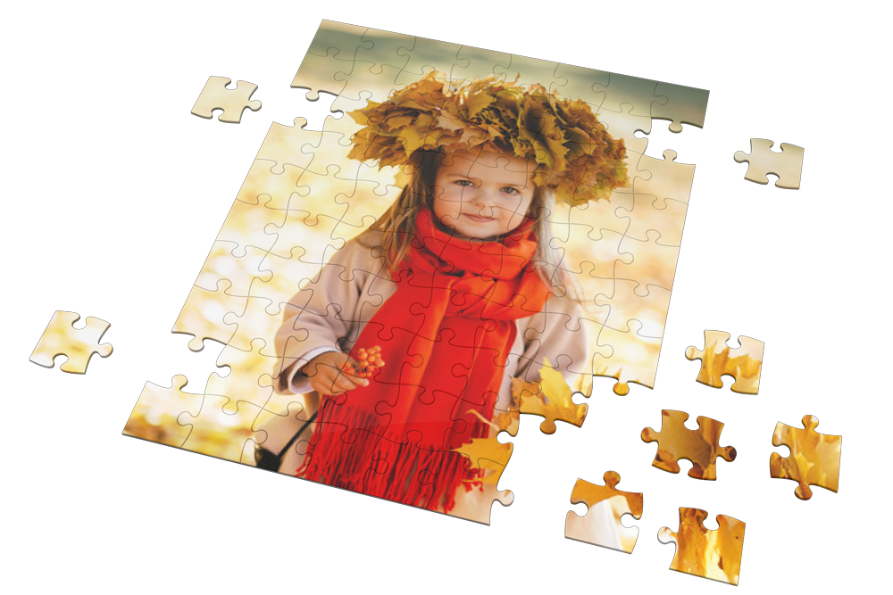 Fotopuzzle als Gutschein mit 35 Puzzleteilen und Herbstmotiv Fotopuzzle als Gutschein mit 35 Puzzleteilen, bedruckt mit einem Herbstmotiv eines Kindes mit rotem Schal und Blätterkranz; mehrere Puzzleteile liegen lose um das zusammengesetzte Puzzle