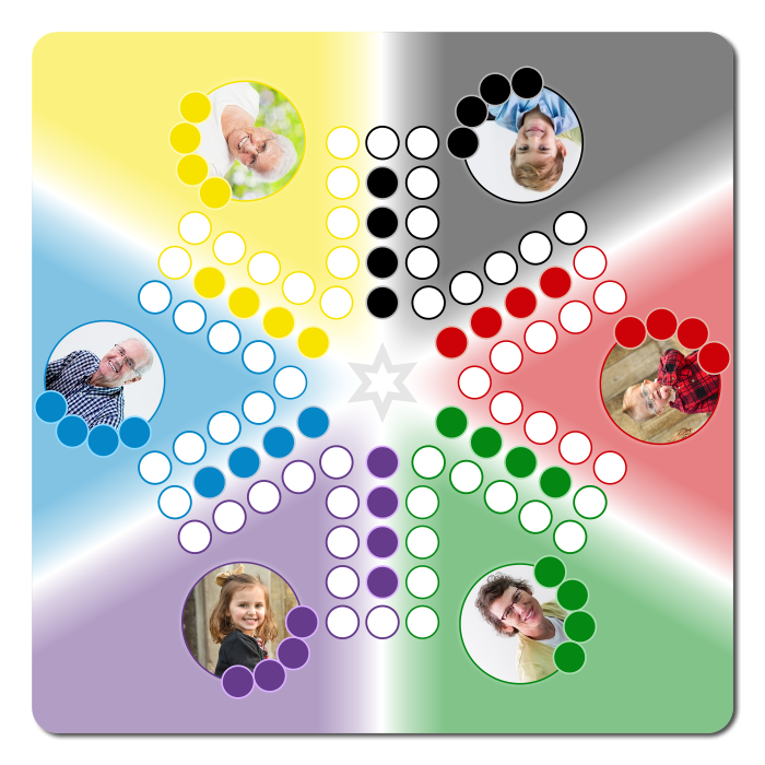Personalisierbares Gesellschaftsspiel mit 6 Fotos im bunten Spielfeld-Design Quadratisches personalisierbares Gesellschaftsspiel mit 6 Fotos, farbigem Spielfeld in Gelb, Schwarz, Rot, Grün, Lila und Blau sowie runden Spielfeldern nach dem Prinzip von Mensch ärgere Dich nicht®