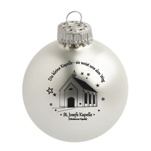 Hövelhof Senner Kapelle Weihnachtskugel mit Kapellenmotiv Weiße Weihnachtskugel aus Glas mit schwarzem Druckmotiv der St. Josefs Kapelle, umlaufendem Schriftzug „Die kleine Kapelle – sie weist uns den Weg“ und kleinen Sternen.