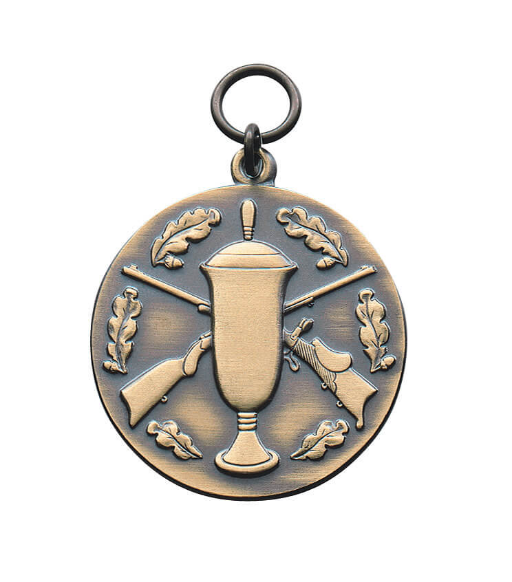 Medaille vergoldet mit Pokal, Gewehren und Eichenlaub Runde Medaille vergoldet mit Öse und Ring, mittig mit großem Pokal, dahinter zwei gekreuzte Gewehre und außen mehrere Eichenlaubblätter als Schützenmotiv.