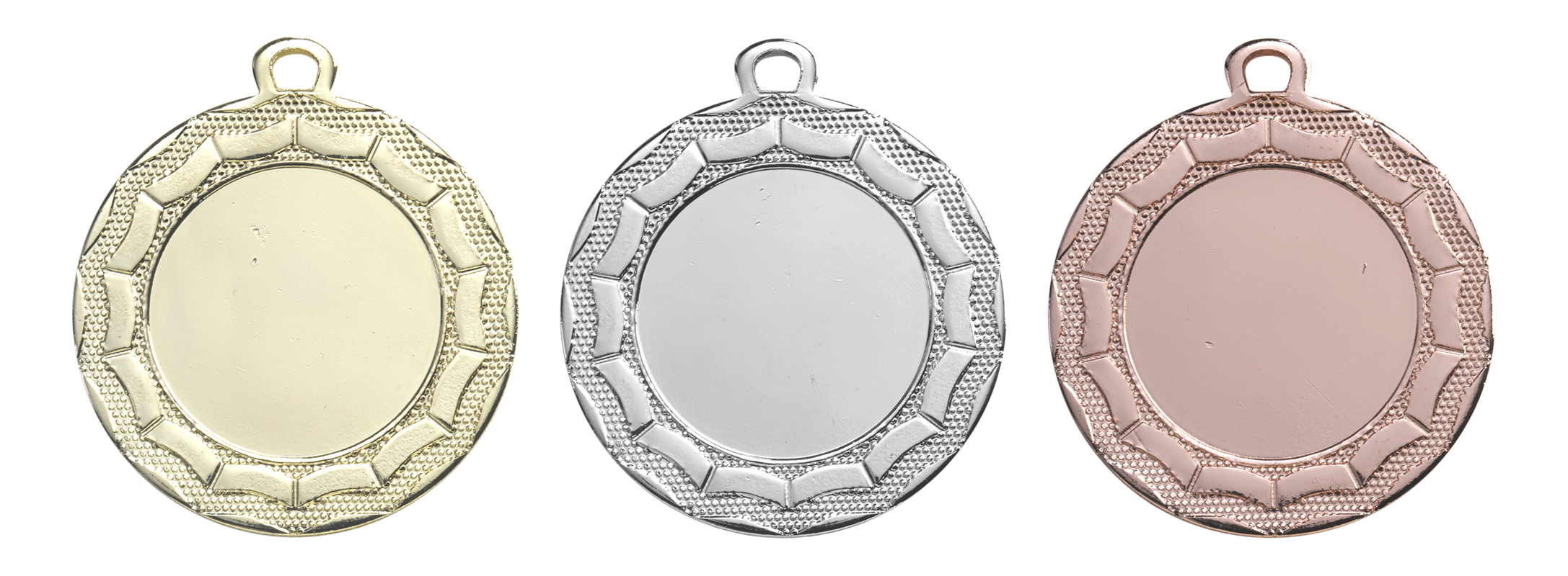 Medaille mit Randverzierung in Gold, Silber und Bronze Runde Medaillen mit Randverzierung und Öse, jeweils mit glatter Fläche in der Mitte, dargestellt in Gold, Silber und Bronze