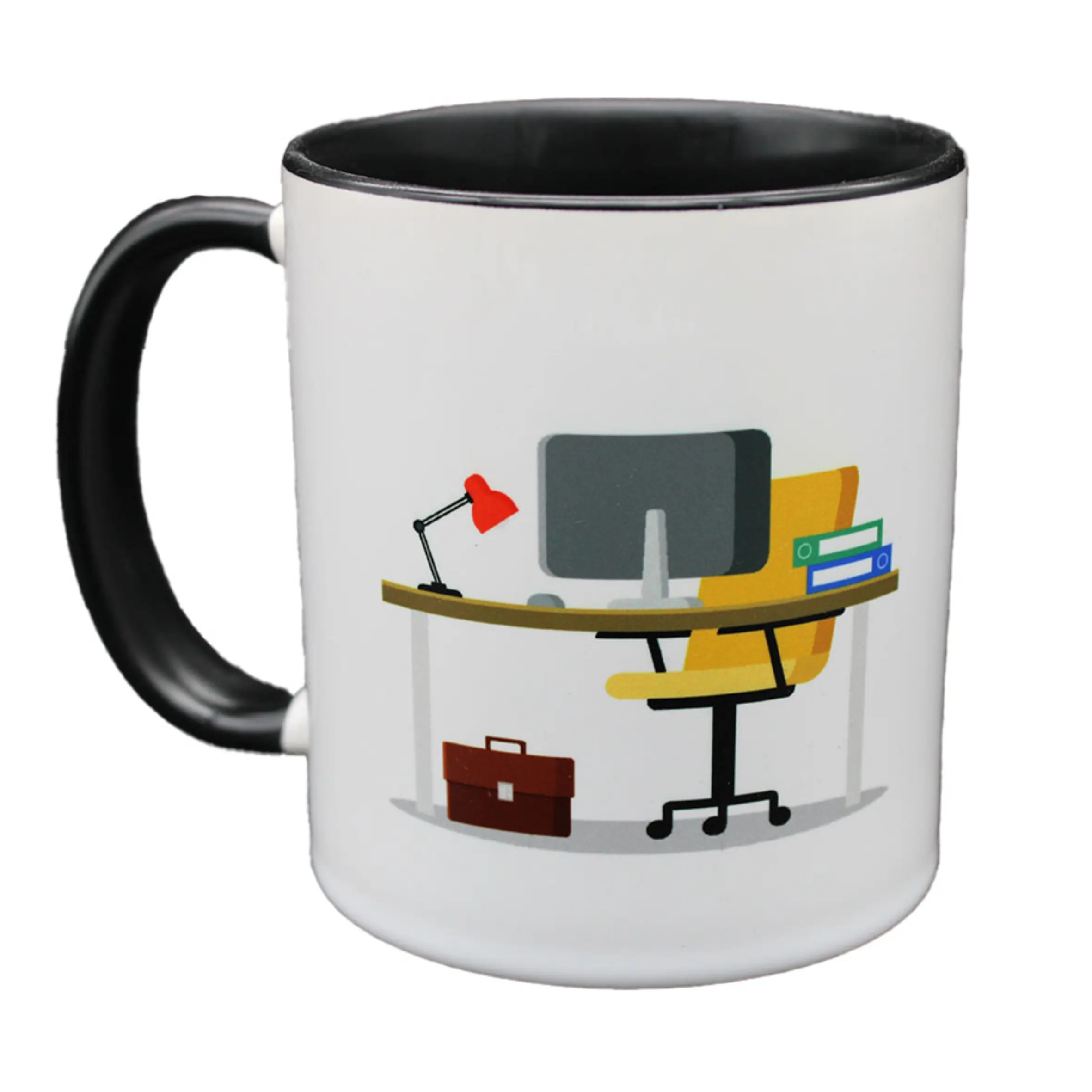 Weiße Tasse 100% bei der Arbeit mit schwarzem Henkel und schwarzem Innenrand, bedruckt mit einer Büro-Illustration aus Schreibtisch, Monitor, Lampe, Stuhl, Ordnern und Aktentasche