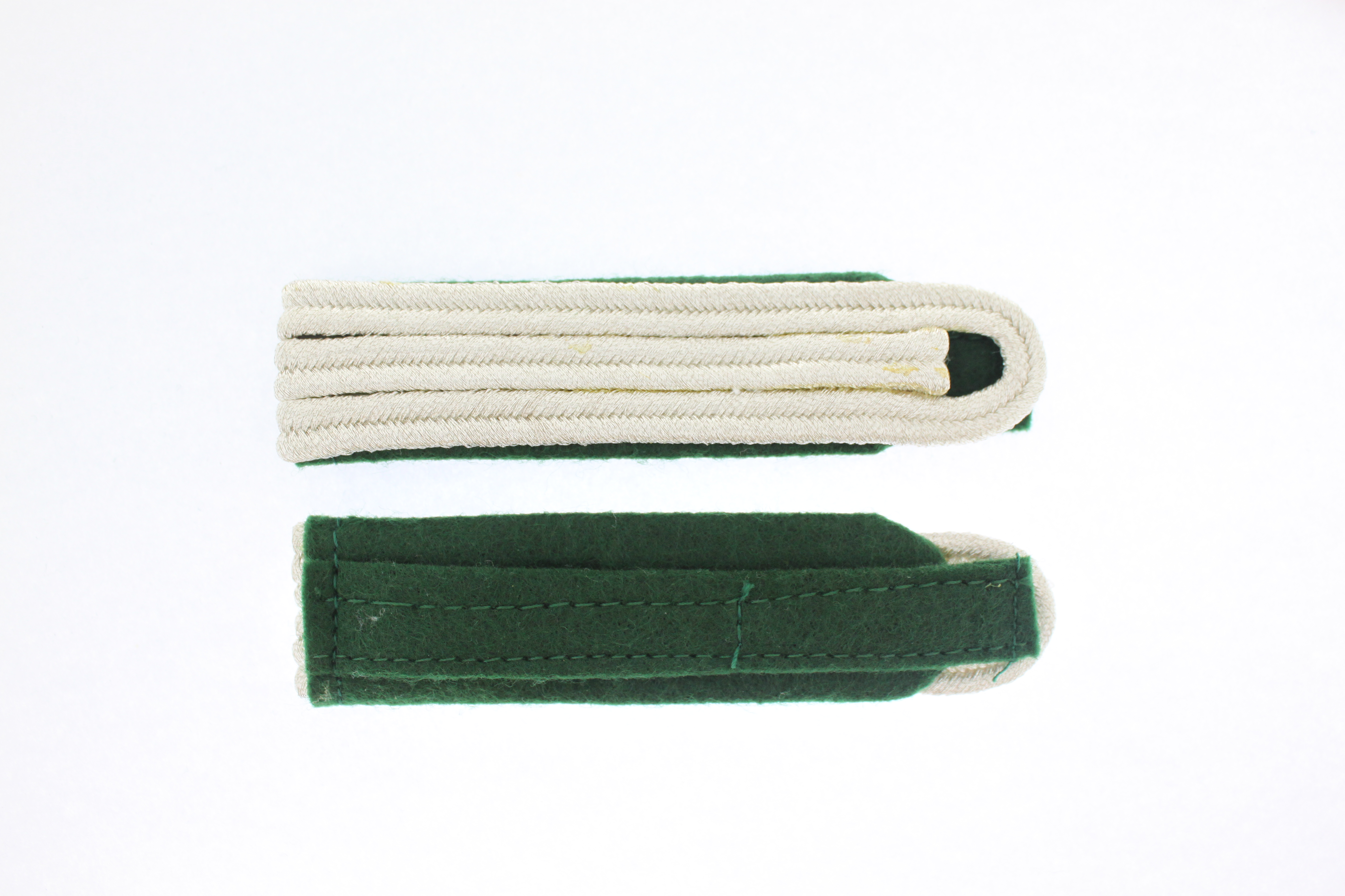 Schulterstücke dreistreifig silber auf weinrot