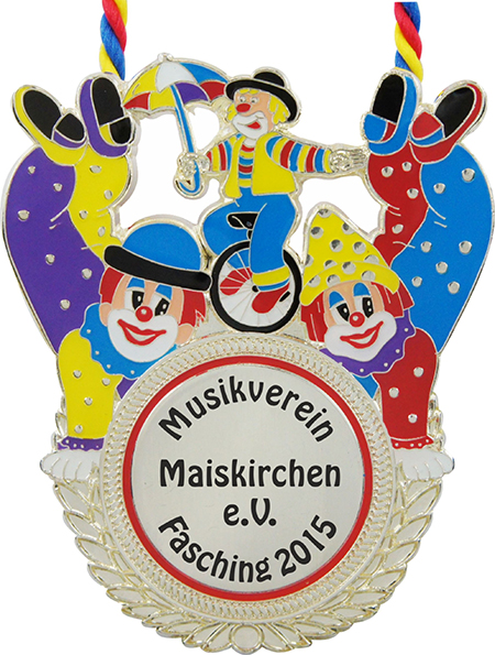 Karnevalsorden Silber „Drei Clowns“ mit bunten Clownmotiven, einem Clown auf dem Einrad und rot-gelb-blauer Kordel. Das silbern umrahmte Rundfeld trägt die Aufschrift „Musikverein Maiskirchen e.V. Fasching 2015“., Clownenfigur, Clowns, einrad, Musikverei
