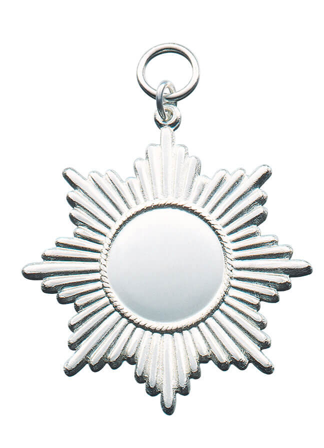Orden Sternform mit runder Gravurfläche, versilbert Versilberter Schützenorden in Sternform mit strahlenförmigem Rand, runder glatter Gravurfläche in der Mitte sowie Öse und Ring zur Befestigung.