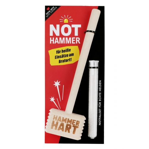 Holz Fleischhammer Not Hammer mit Feuerwehr-Motiv auf roter Verpackung Holz Fleischhammer Not Hammer mit hellem Holzstiel und Hammerkopf mit Gravur, auf rot-schwarzer Verpackung mit Aufdruck NOT HAMMER und Feuerwehr-Anspielung