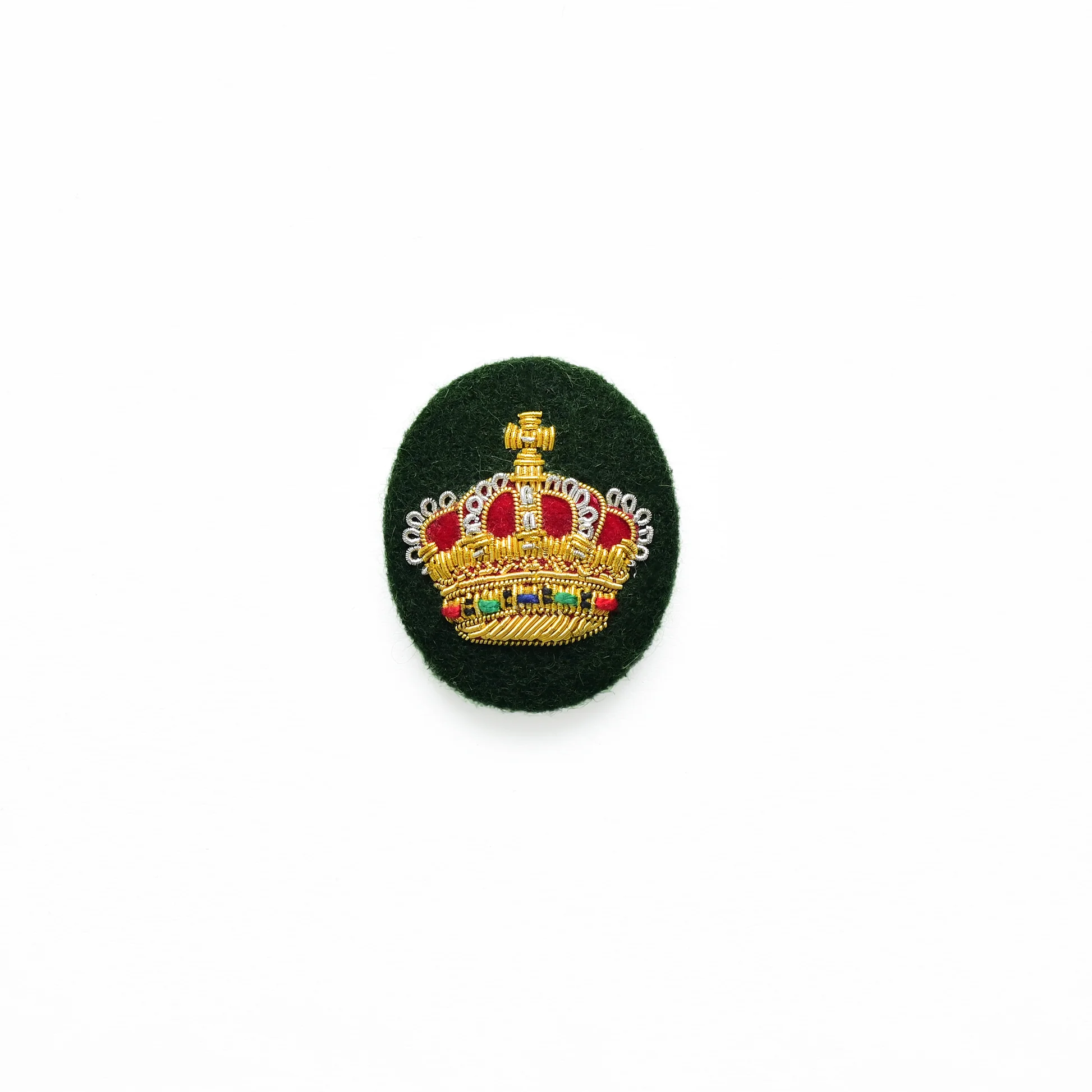 Krone gestickt 7,5x8,5cm auf Stoffkissen Krone gestickt 7,5x8,5cm auf Stoffkissen