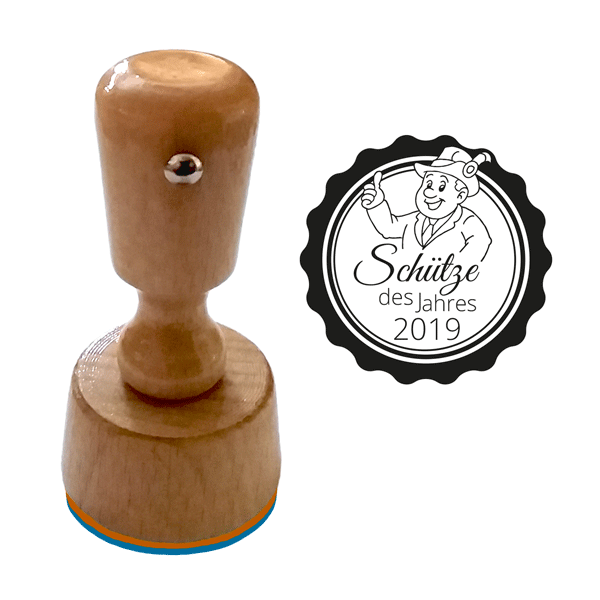 Holzstempel Schütze des Jahres 2019 mit rundem Stempelmotiv Holzstempel mit glatter Holzoberfläche und rundem Motiv Schütze des Jahres 2019, daneben das abgebildete Stempelmotiv als schwarzes Rundsiegel mit Zeichnung und Schrift