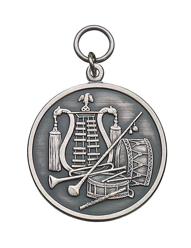 Medaille für Musiker mit Öse und Ring, Motiv mit Musikinstrumenten Medaille mit Öse und Ring, rund, in silberfarbener Optik, mit geprägtem Motiv aus Lyra, Trommel, Pauke, Flöte und Trompete für Musiker