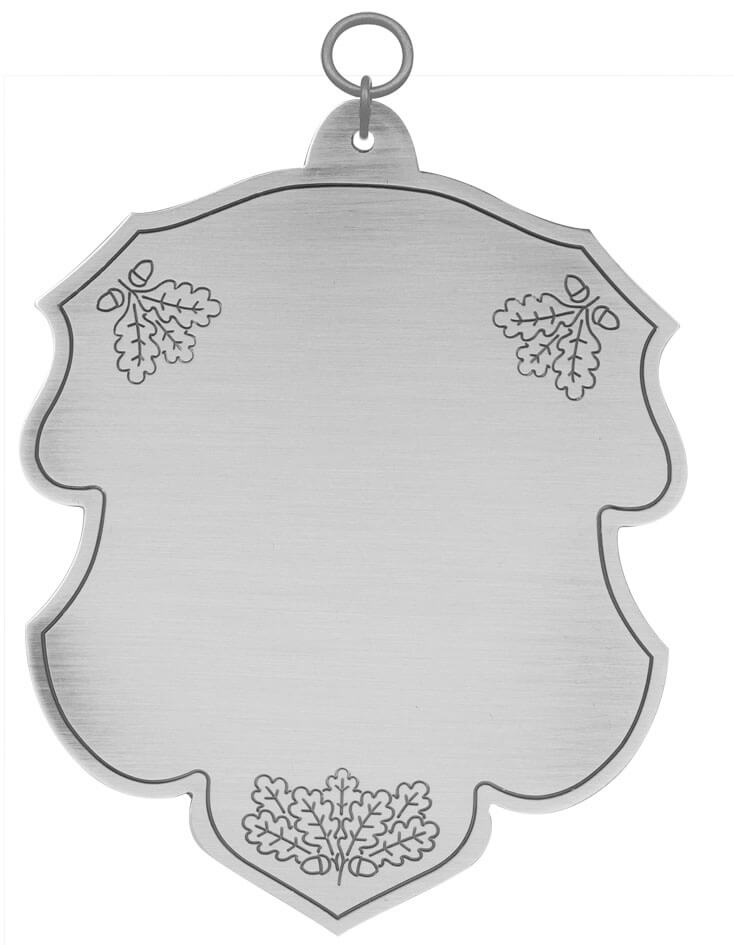 Schild mit Eichenlaub, silberfarbenes Kettenschild mit Gravurfläche Silberfarbenes Kettenschild in schildförmiger Form mit Öse und Ring, glatter Gravurfläche und feiner Eichenlaub-Verzierung an den oberen Ecken sowie im unteren Bereich.
