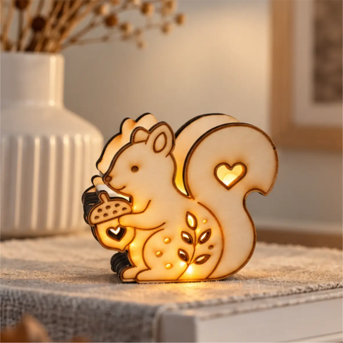 Herbstlicht Eichhörnchen Holzlampe, Eichhörnchen-Design, Nachtlicht, Herz-Loch, Warmweiß