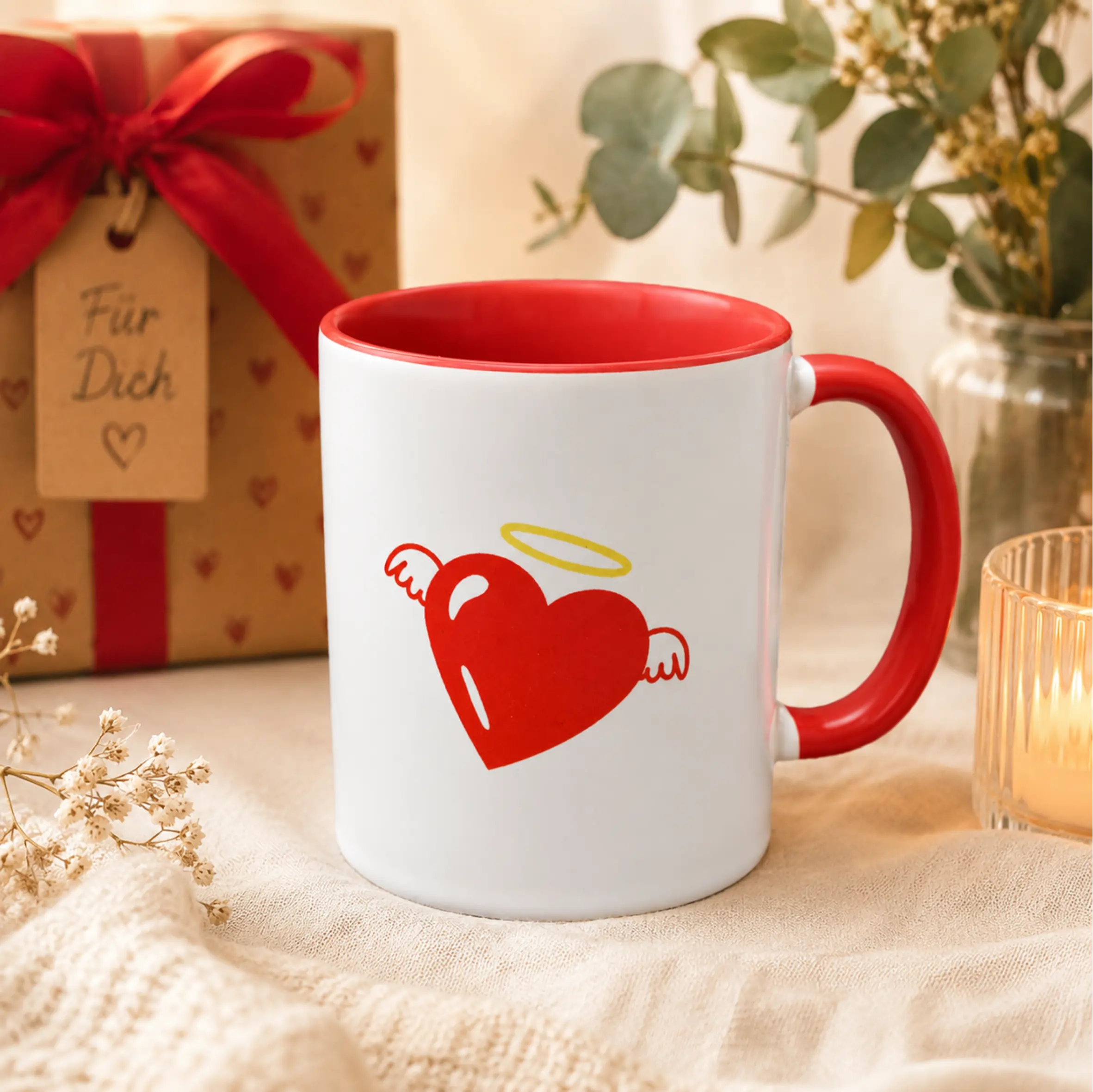 Tasse Hab ich schon verstanden, weiß mit rotem Henkel und Herzmotiv Weiße Tasse Hab ich schon verstanden mit rotem Henkel und rotem Innenrand, bedruckt mit rotem Herz und kleinen Flügeln sowie gelbem Heiligenschein auf der Vorderseite