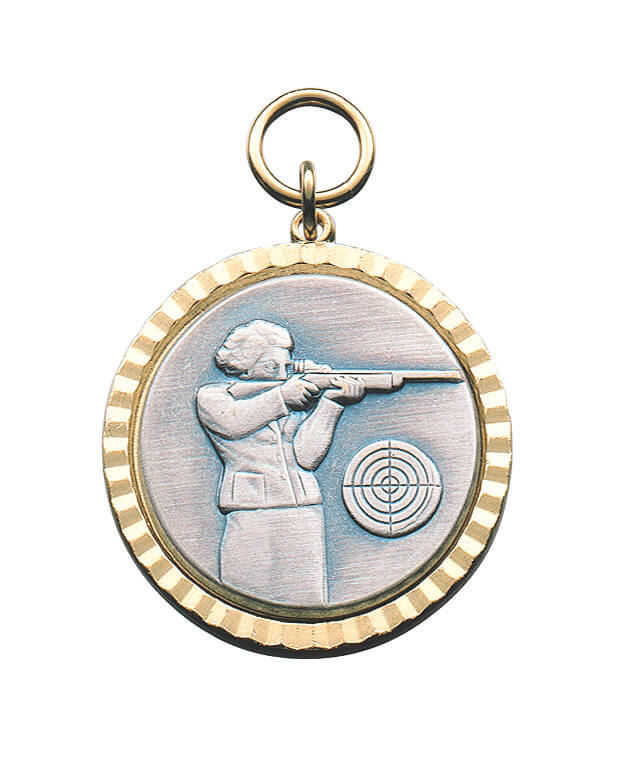 Anhänger mit Auflage vergoldet, rund mit Schützin-Motiv Runder vergoldeter Anhänger mit geriffelter Randverzierung und Altsilber-Auflage, dargestellt ist eine Schützin mit Gewehr neben einer Zielscheibe, mit Öse und Ring zur Befestigung