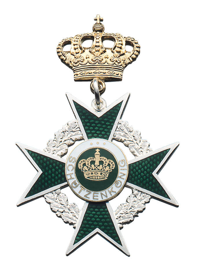 Orden mit Kreuz und Eichenlaub, grün-silbern mit Krone und Auflage Schützenkönig Orden mit Kreuz und Eichenlaub in Silberoptik mit grünem Kreuz, Eichenlaubkranz, goldfarbener Krone und runder Auflage mit Krone sowie Schriftzug Schützenkönig