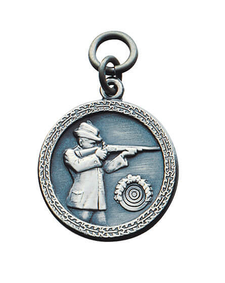 Anhänger mit Öse und Ring, Schütze beim Schießen Runder Anhänger mit Öse und Ring, Motiv eines Schützen beim Schießen mit Randverzierung und Zielscheibe