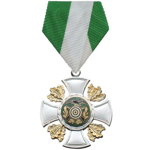 Orden mit Eichenlaub, versilbertes Kreuz mit Zielscheibe, Adler und Gewehren am grün-weißen Band Orden mit Eichenlaub von EinzigArt, versilbertes Kreuz mit goldfarbenen Eichenlaubblättern und runder Auflage mit Zielscheibe, Adler und Gewehren, an einem grün-weißen Banddreieck befestigt