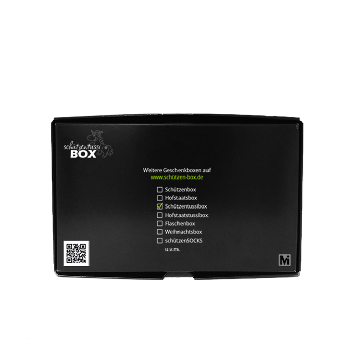 Schützentussibox schwarze Geschenkbox mit Aufdruck Schwarze Schützentussibox mit glatter Oberfläche und weißem Aufdruck auf der Vorderseite, darunter eine Liste weiterer Geschenkboxen mit markierter Schützentussibox sowie ein QR-Code.