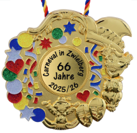 Goldfarbener Karnevalsorden mit Narrenfiguren, Konfetti und Jubiläumsaufdruck Goldfarbener Karnevalsorden mit Narrenfiguren, buntem Konfetti, Sternen und Herzen an einem mehrfarbigen Band. Das runde Mittelfeld trägt die Aufschrift „Carneval in Zwickau“, „66 Jahre“ und „2025/26“., Karnevalsorden, goldfarben, 66 Jahre, 2025/26, bunt