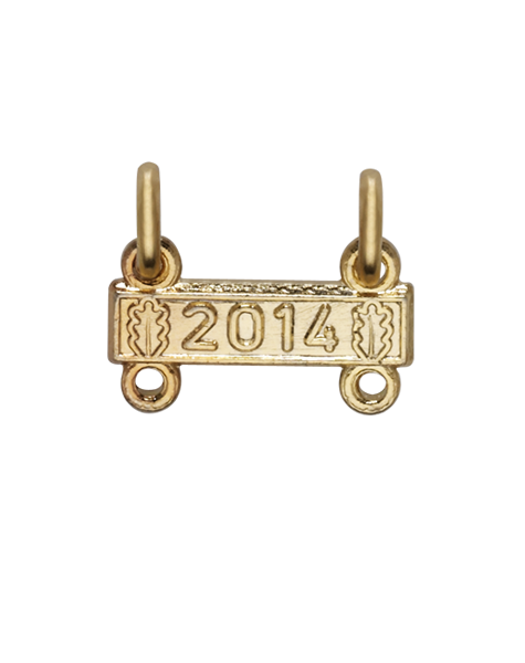 Jahresspange mit Jahreszahl 2014 und Eichenlaub Rechteckige Jahresspange mit der Jahreszahl 2014, Eichenlaubdekor und vier Ösen zur Befestigung, in metallischer Ausführung.