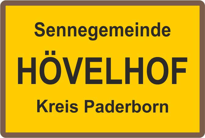 Abzeichen Ortspin mit Ortsschild-Motiv Hövelhof Rechteckiges Expressabzeichen Ortspin mit gelbem Ortsschild-Motiv und schwarzer Aufschrift „Sennegemeinde Hövelhof, Kreis Paderborn“, eingefasst von einem dunklen Rand.