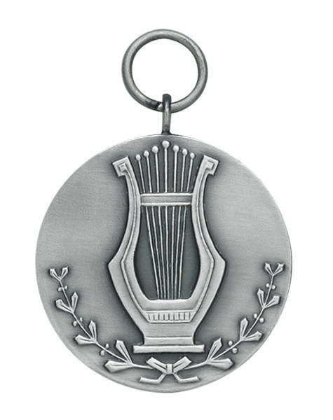 Medaille Spielmannszug mit Lyra und Eichenlaub Runde Medaille Spielmannszug in silberfarbener Optik mit Öse und Ring, mittig mit Lyra als Motiv und unten mit Eichenlaub verziert