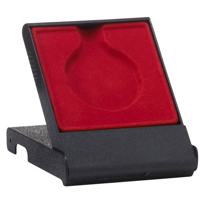 EinzigArt Etui Rot für Medaillen mit roter Einlage Schwarzes Medaillenetui von EinzigArt mit aufgeklappter roter Einlage und geformter Aussparung für eine Medaille