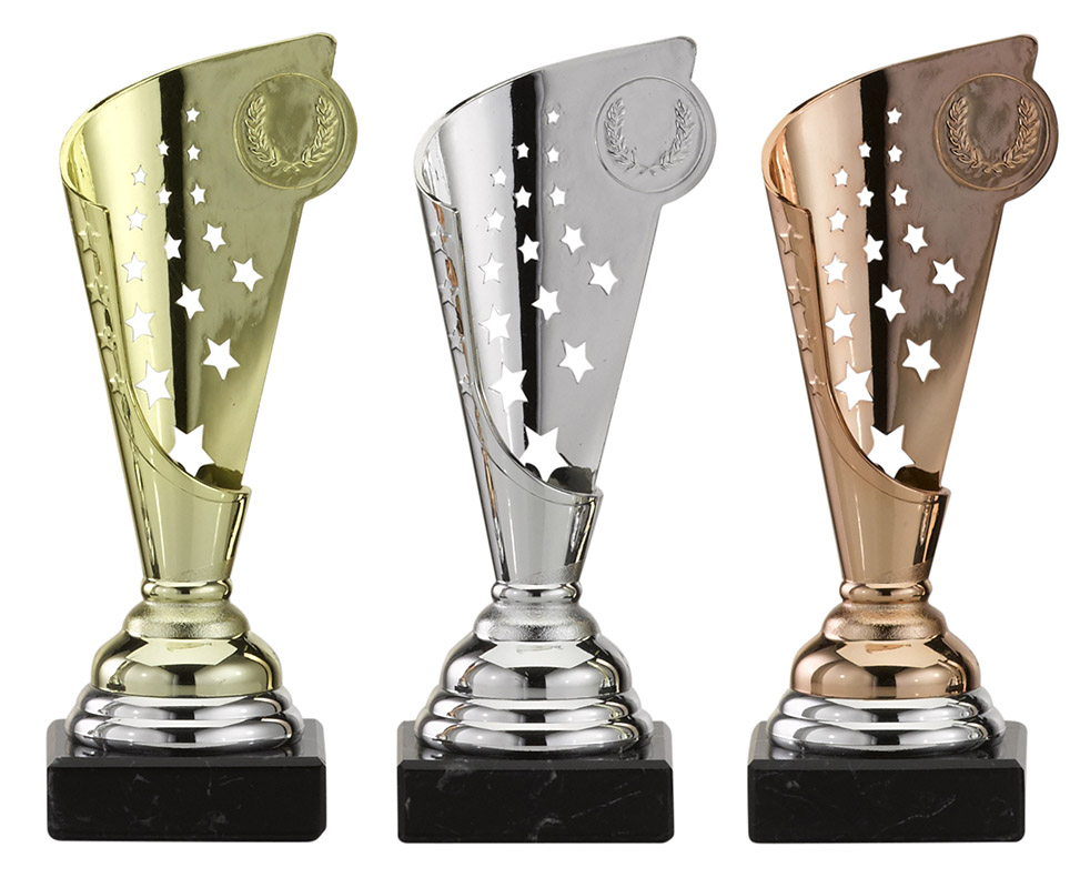Kunststoff Ständer Stern mit sternförmigen Aussparungen in Gold, Silber und Bronze Drei Kunststoffständer mit sternförmigen Aussparungen und Emblemhalter, in Gold, Silber und Bronze, jeweils auf schwarzem Marmorsockel