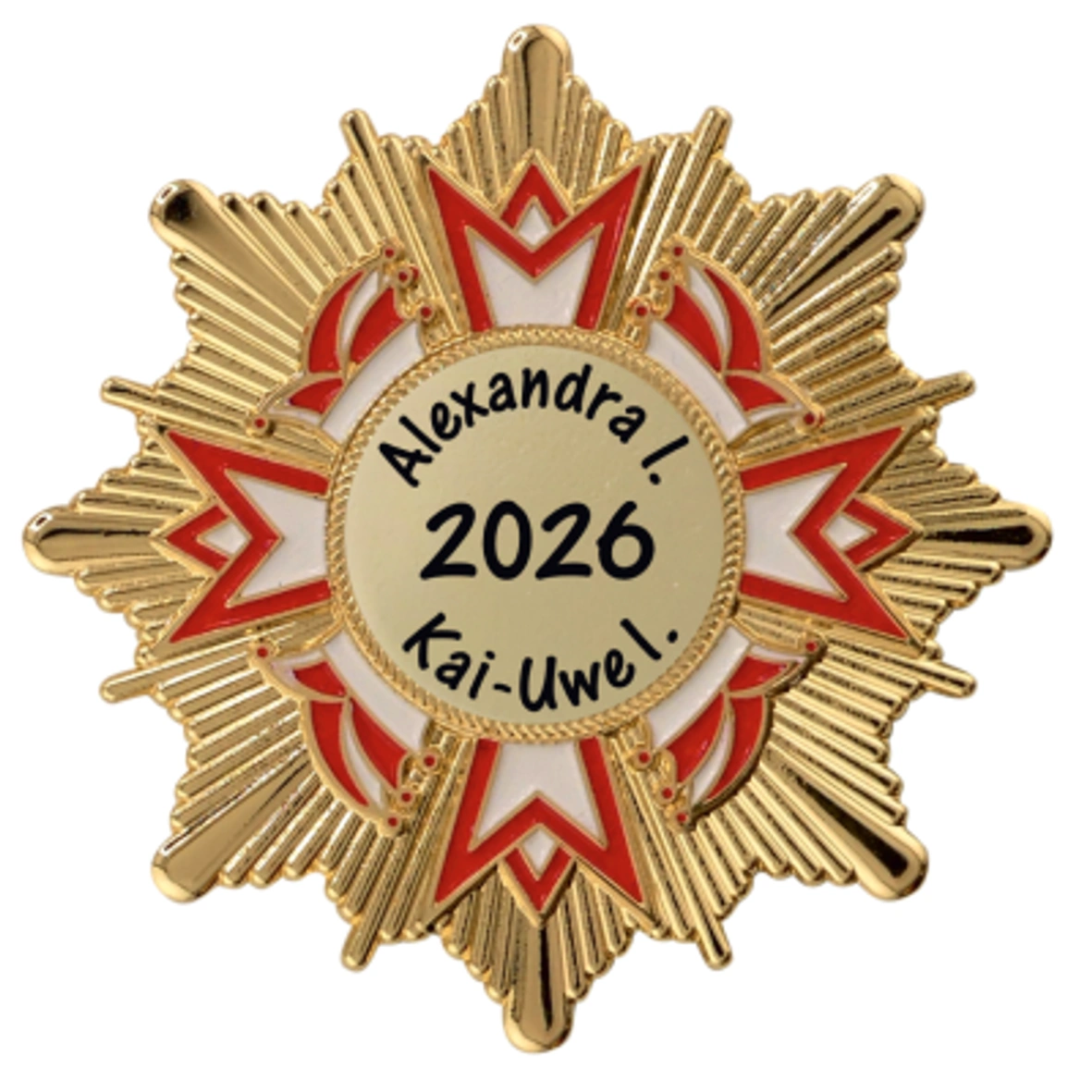 Goldfarbener Karnevalspin als Strahlenstern mit rot-weißen Kronenmotiven in Vorderansicht. Das runde Mittelfeld trägt die schwarze Beschriftung „Alexandra I.“, „2026“ und „Kai-Uwe I.“., Orden, Goldfarben, Emaille, Rot-weiß, Personalisierbar