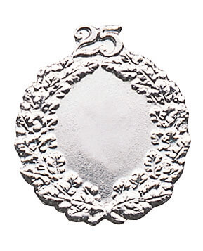 abzeichen_deumer_57508 Kranz versilbert mit langer Nadel
