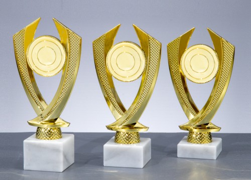 3er - Serie Ständer -Trophäen gold