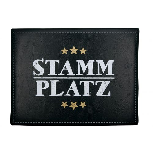Kunststoff Sitzpolster Stammplatz für Getränke- und Bierkiste, schwarz Schwarzes Kunststoff Sitzpolster für Getränke- oder Bierkiste mit rechteckiger Form, heller Ziernaht und Aufdruck „STAMM PLATZ“ mit goldfarbenen Sternen